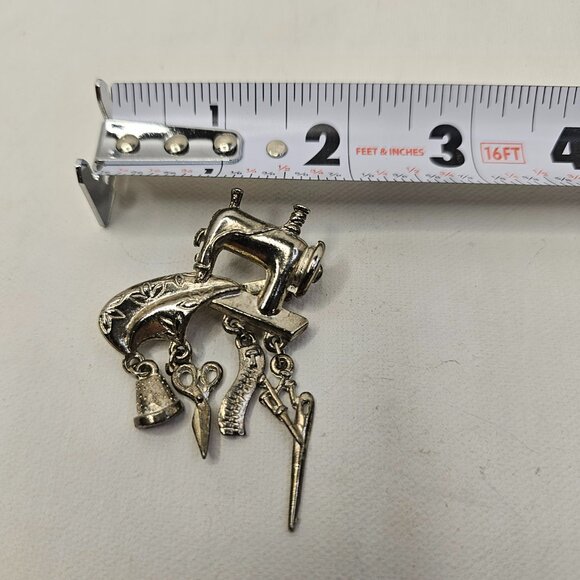 Silver Tone Sewing Machine Dangling Charms Brooch Unmarked Pin - Picture 7 of 8
